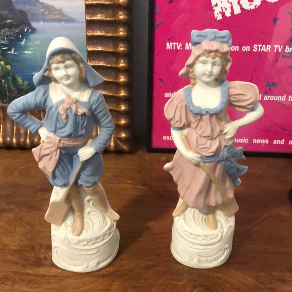 Porcelain Ceramic Figurines Girl in Pink, Boy in Blue - Picture 9 of 9